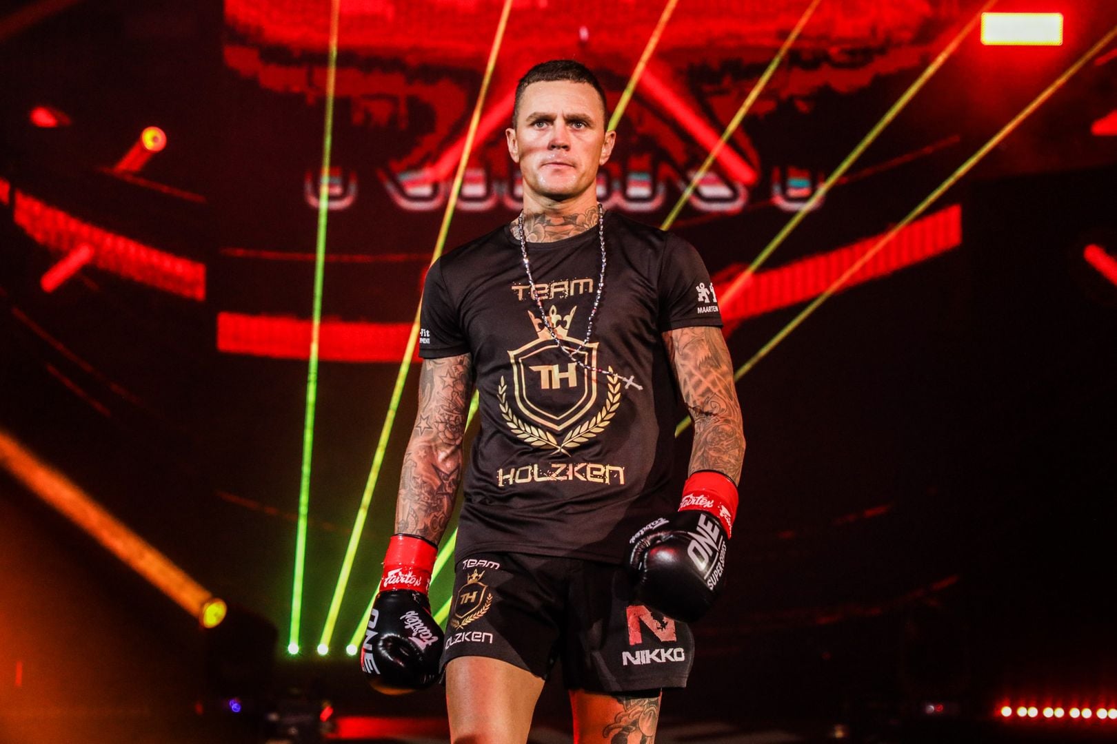 Nieky Holzken tijdens zijn gevecht met Elliot Compton